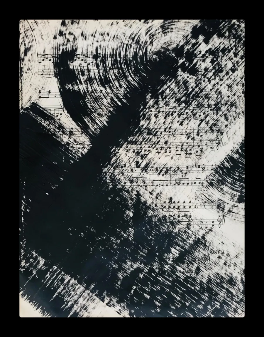 obrazek 1 Black no 23. Akryl na starych, archiwalnych nutach, 34 x 27 cm