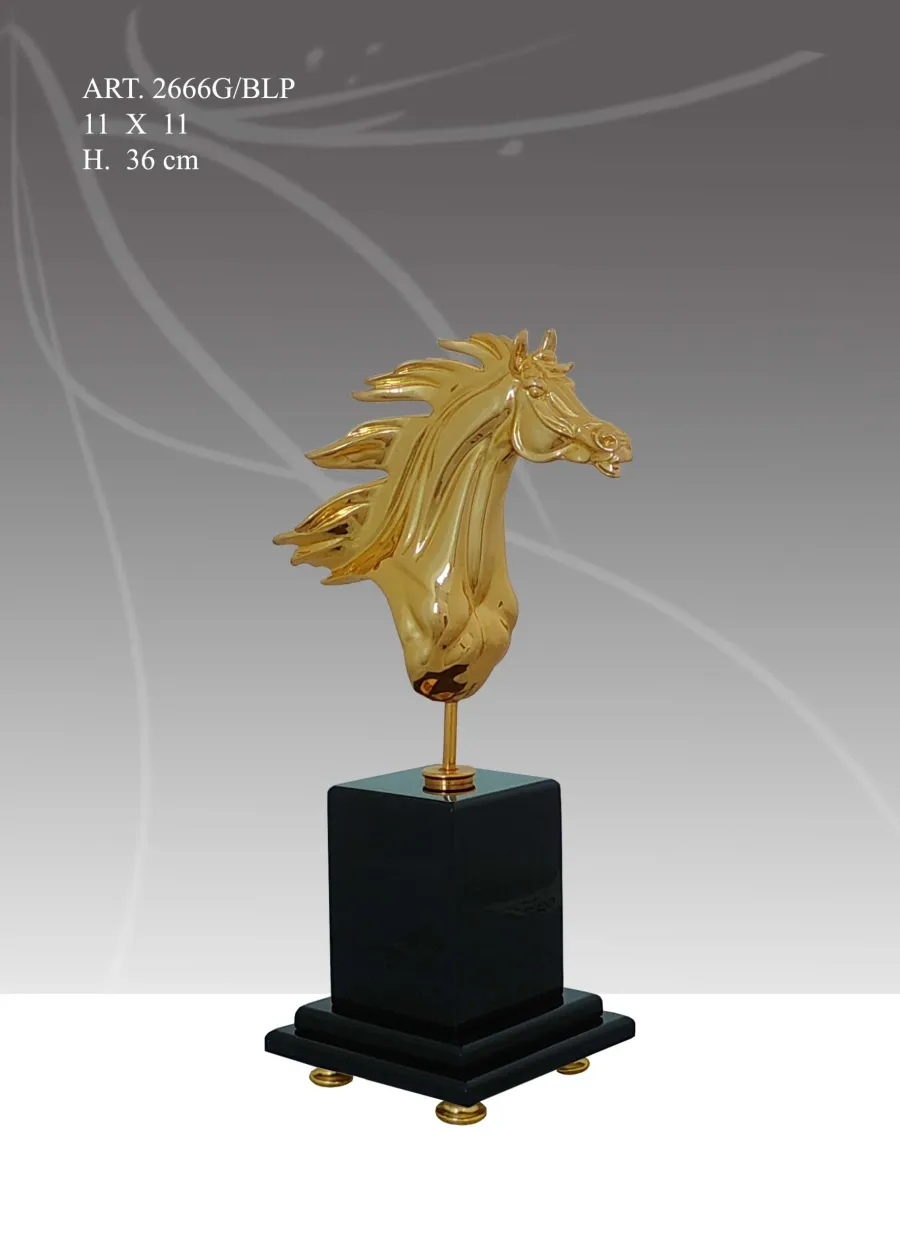 obrazek 1 Stylowa fgura konia na czarnej podstawie