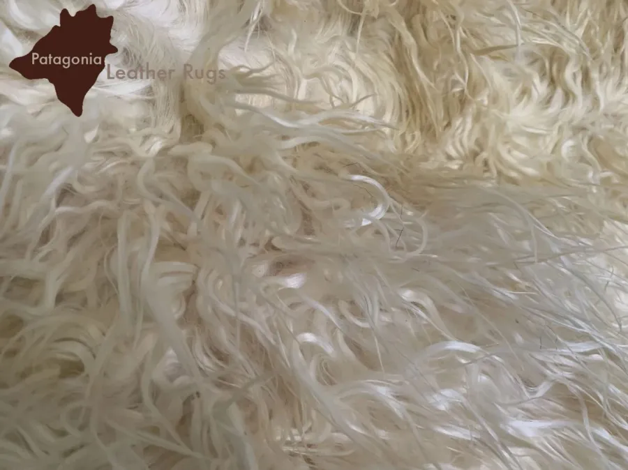 obrazek 2 Luksusowy dywan ze skóry koziej Angora - 90x70 cm