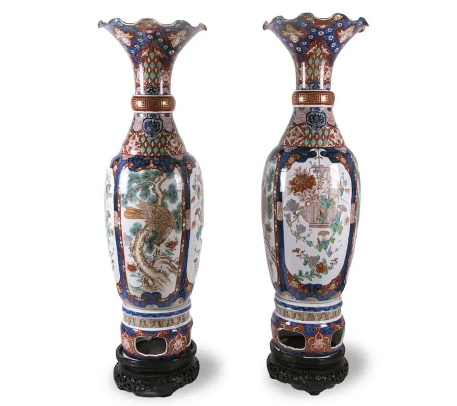 obrazek 2 Para dużych wazonów Imari z porcelany XIX wiek