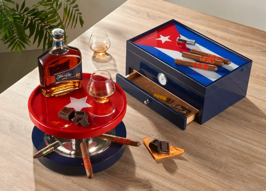 obrazek 2 Luksusowy humidor na cygara z cedru zdobiony kubańską flagą
