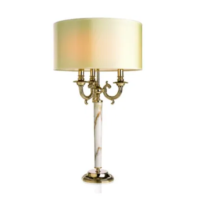 Zdjęcie Luksusowa lampa stojąca na stylowe stoły