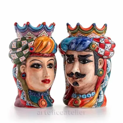 Zdjęcie Stylowa misternie zdobiona ceramiczna głowa kobiety