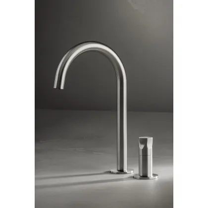 Zdjęcie Piękna dwuotworowa bateria nablatowa z wysoką okrągłą wylewką do łazienki