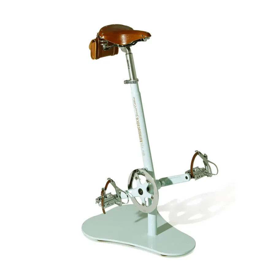 obrazek 2 Designerski, stalowy stołek z pedałami - Colico