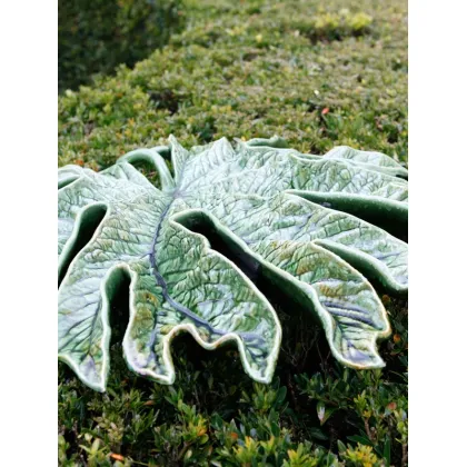 Picture A beautiful garden decoration in the form of a chestnut leaf - Bordallo Pinheiro