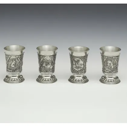 Zdjęcie Zestaw 4 miarek / naczyń na trunek ze zdobieniem irlandzką fauną