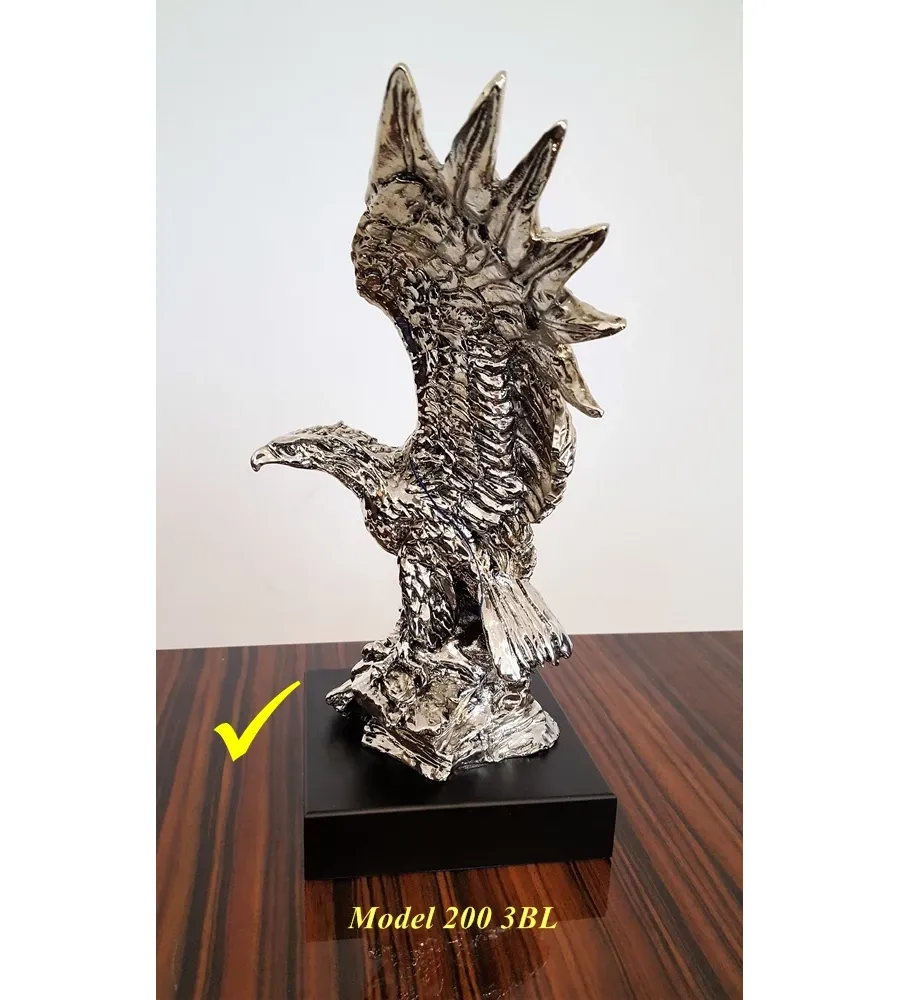 obrazek 2 Przepiękna figurka orła