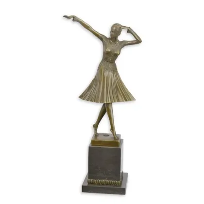 Zdjęcie Ekskluzywna rzeźba kobiety w sukience wykonana z brązu