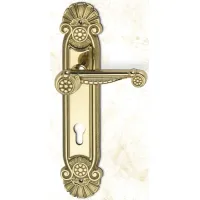 Picture Elegant door handle on a small set of plates – Il Paralume Marina