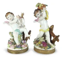 Picture A pair of angels made of hand-painted polychrome porcelain