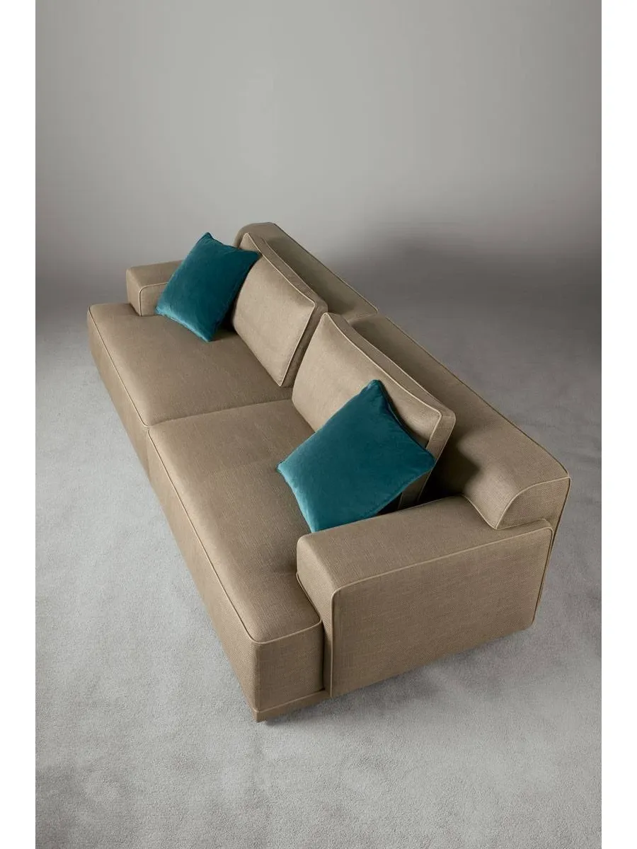 obrazek 2 Wyrafinowana sofa Dahlia od włoskiej marki Oasis