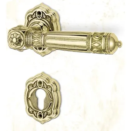 Zdjęcie Zdobiona klamka drzwiowa na zestawie rozet – Il Paralume Marina