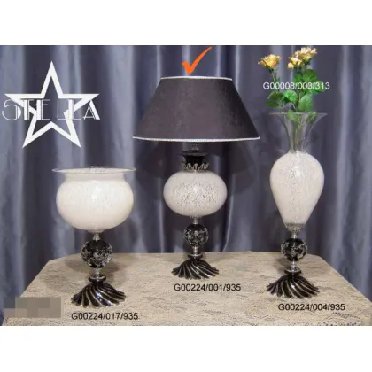 Picture A stunning ceramic lamp made of white glass