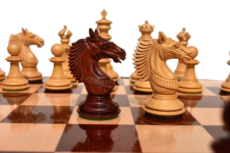 obrazek 8 Szachy z serii Rudra, wykonane z drewna bukszpanowego i padauk - The Chess Empire