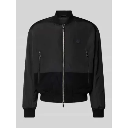 Zdjęcie Bomberka z naszywką z logo