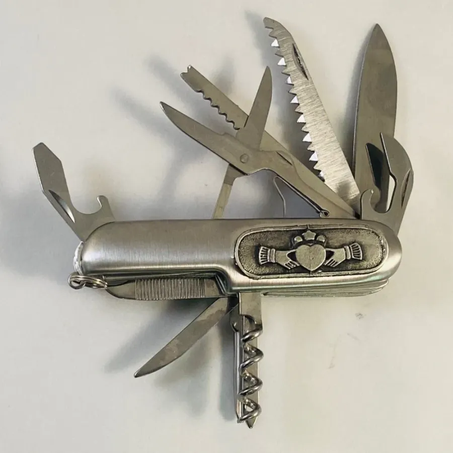 obrazek 1 Wyjątkowy scyzoryk z pewteru z emblematem zdobionym wzorem Claddagh