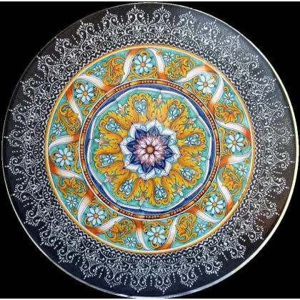 Zdjęcie Elegancki blat do ogrodu wykonany z lawy zdobiony bogatym ornamentem – Ceramiche Valchida