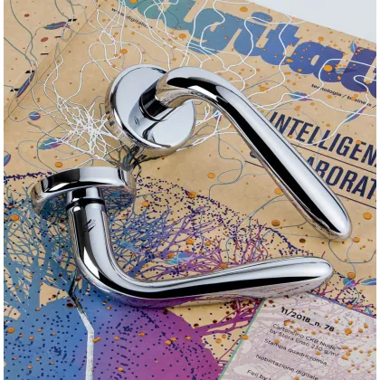 Zdjęcie Ładna klamka z kolekcji Robot do drzwi