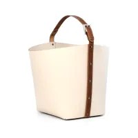 Zdjęcie Piękny kosz wykonany z wytrzymałej skóry