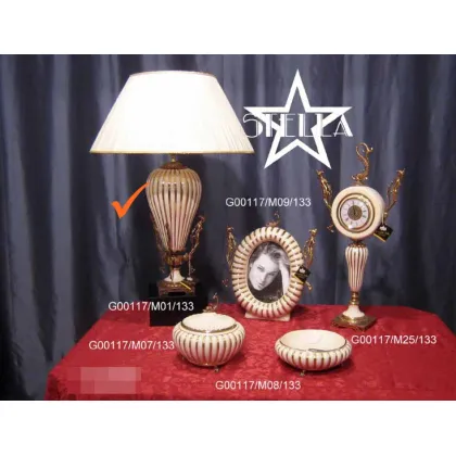 Picture A chic Italian lamp with gold-plated brass