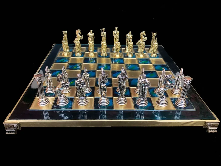 obrazek 3 Stylowy zestaw szachowy z motywem greckim idealny na prezent - The Chess Empire