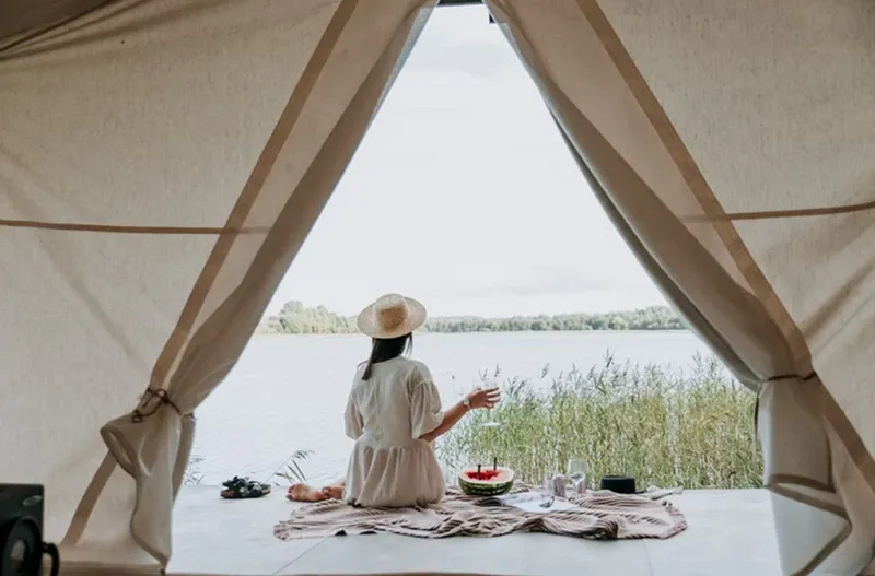 Glamping - luksus i kontakt z naturą pod namiotem