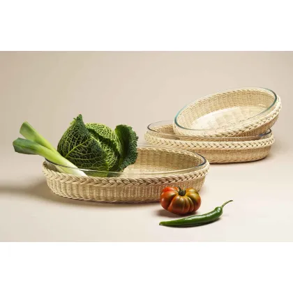 Zdjęcie Kosz na owalne naczynie do pieczenia z naturalnej wikliny zawierający szkło pyrex