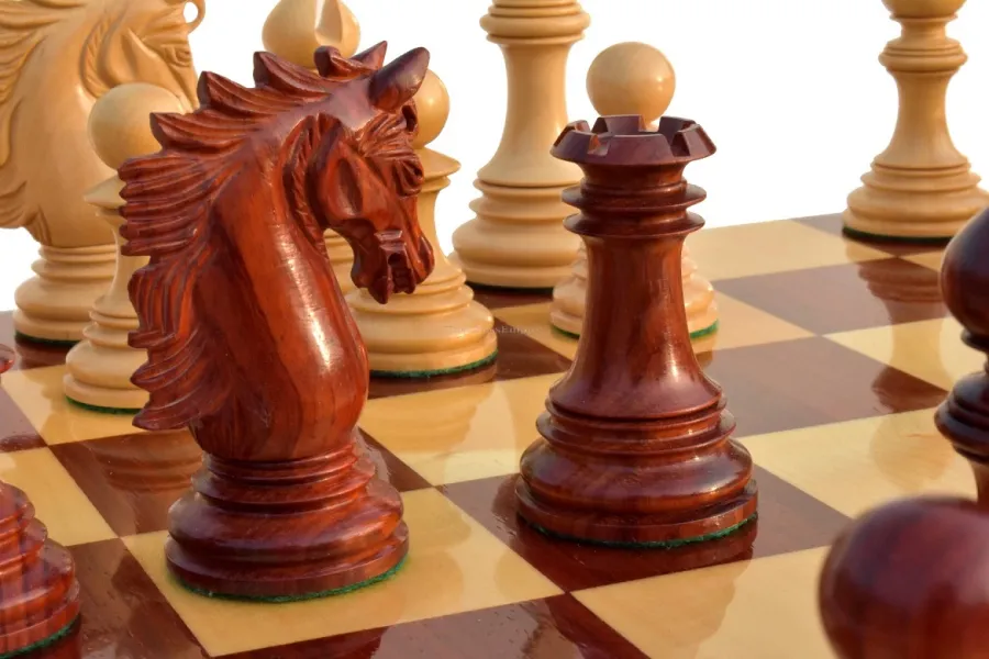 obrazek 8 Stylowa plansza wykonana z drewna + figury do szachów - The Chess Empire