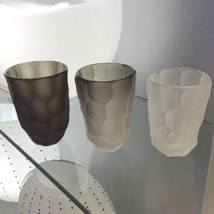 Zdjęcie Nietuzinkowa szklanka Molati ze szkła z Murano