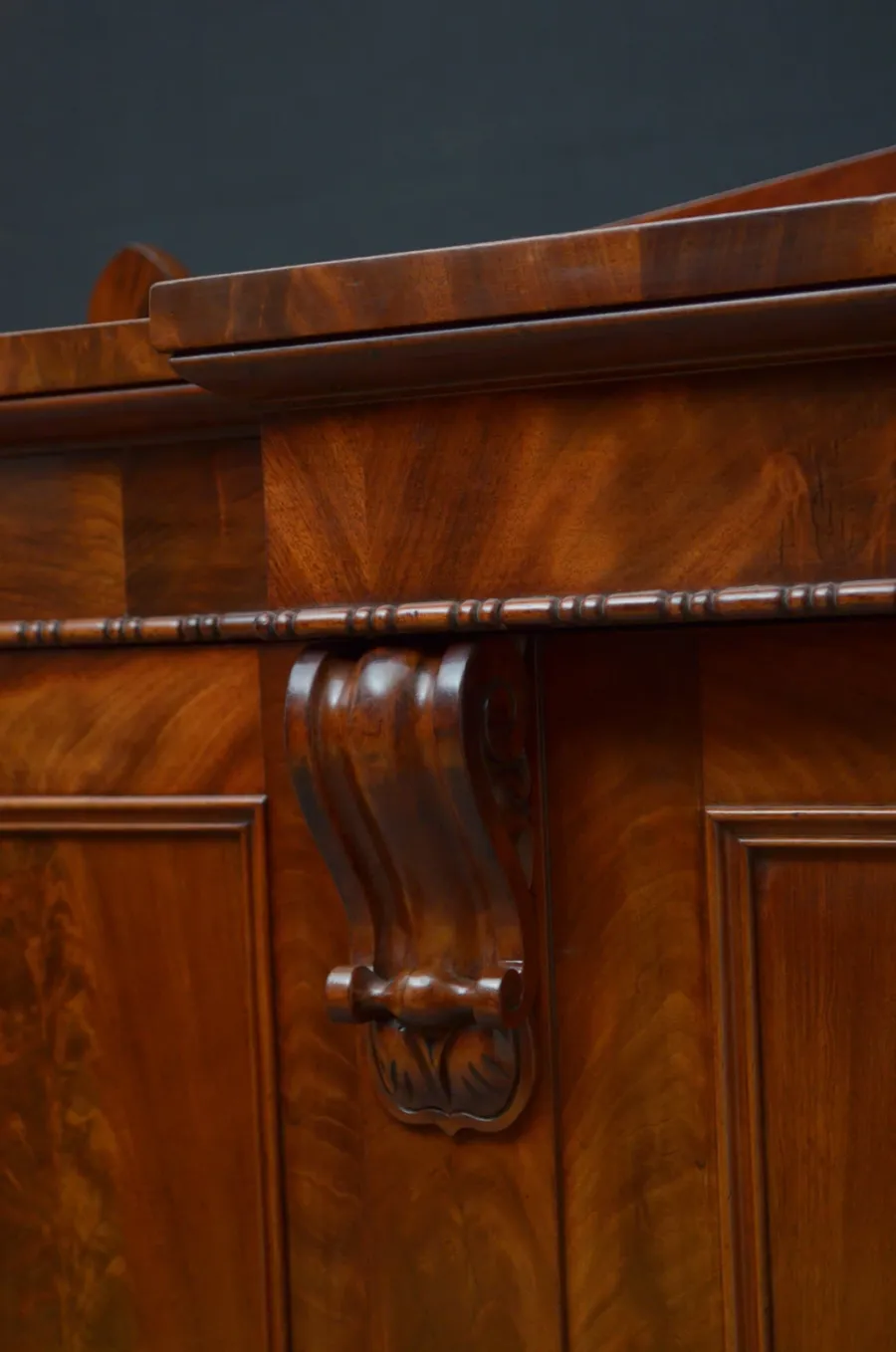 obrazek 9 Antyczny bardzo dobrej jakości i bardzo elegancki kredens z mahoniu z epoki wiktoriańskiej