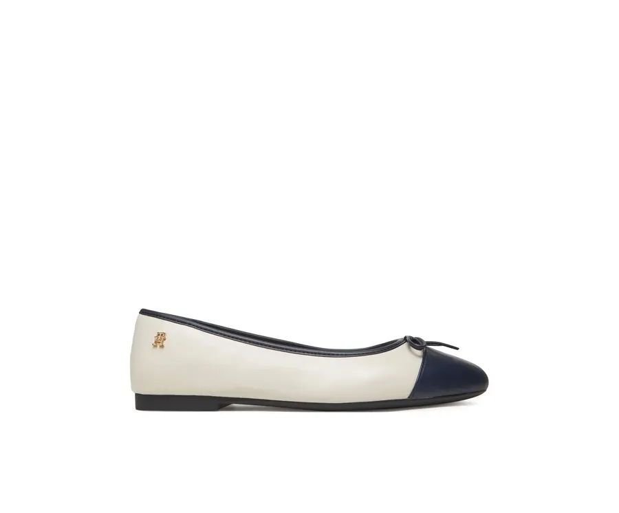 obrazek 1 Tommy Hilfiger Baleriny Toe Cap Leather Ballerina FW0FW08759 Beżowy