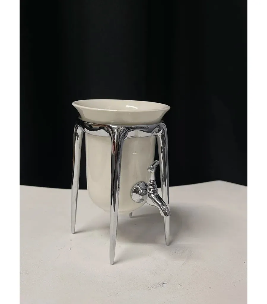 picture 2 An unusual bathroom container for toothbrushes - Mukul Goyal - outlet