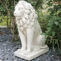 Picture Beautiful garden sculpture of a lion – Italpark