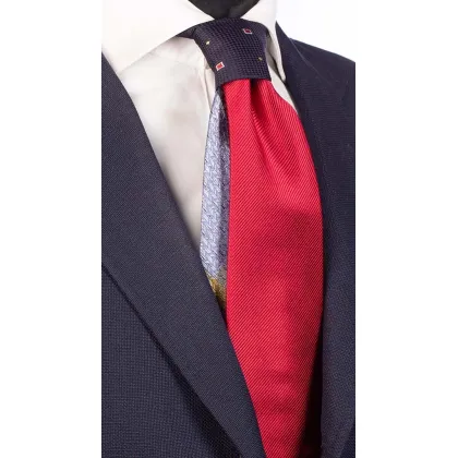 Picture A contrasting men's tie made of the best quality materials