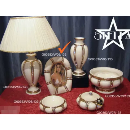 Picture A stunning white ceramic photo frame