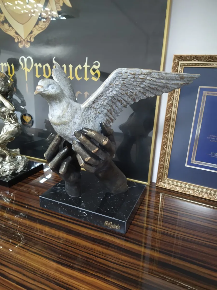 picture 4 White dove - a symbol of freedom and peace