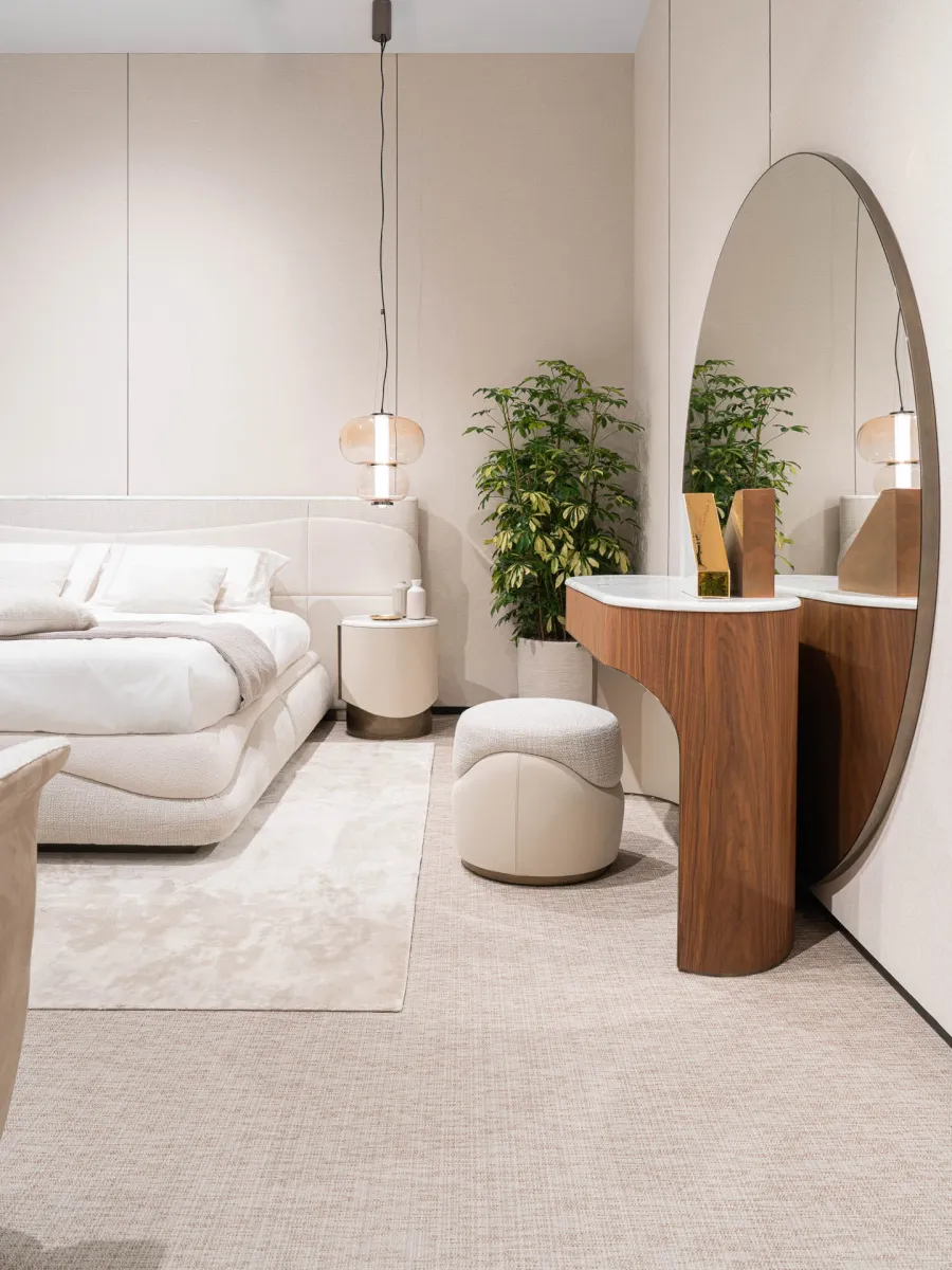 picture 12 Luxurious Italian console in a modernist style