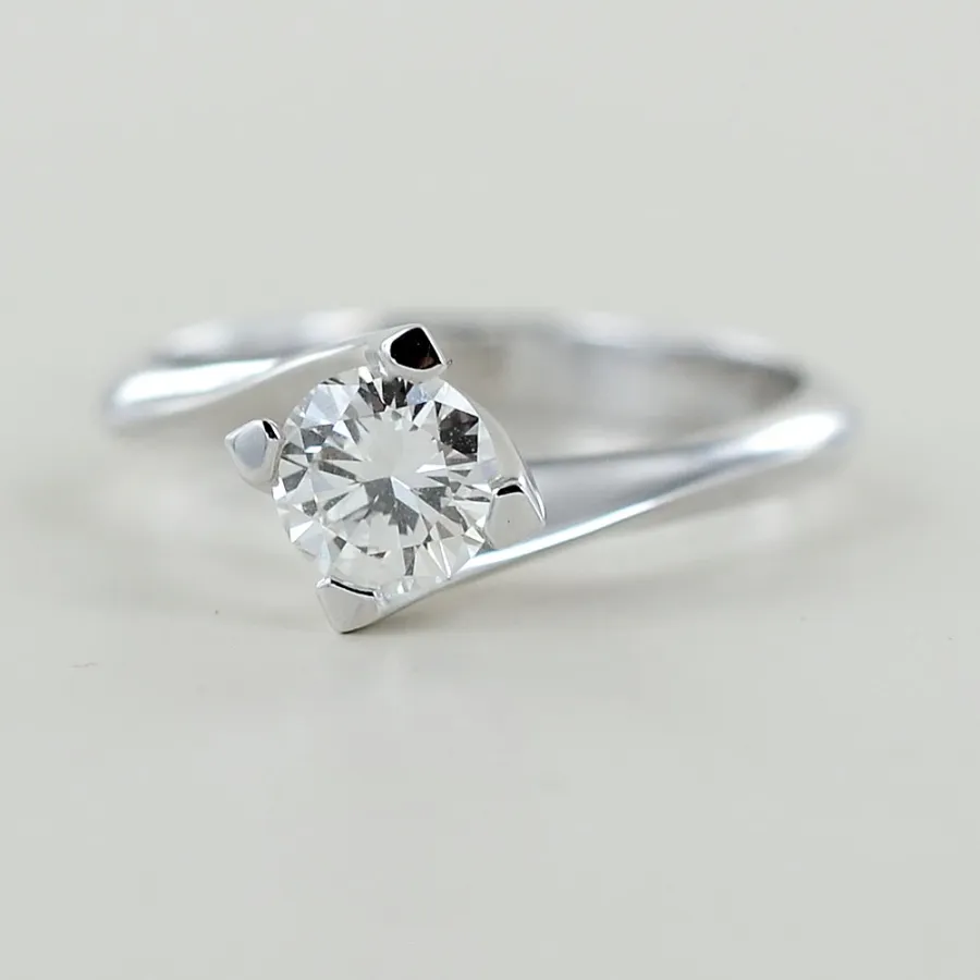 obrazek 6 Duży włoski pierścionek Valentine Solitaire z diamentem 0,65 karata