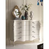 Picture A prestigious Italian chest of drawers in the baroque style