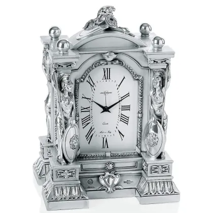 Picture Clock with women - a classic for the living room