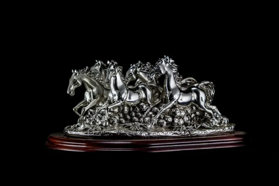 obrazek 1 Stado eleganckich koni  - figurka do salonu
