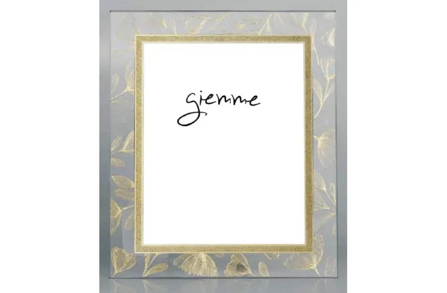 obrazek 1 Złota ramka na zdjęcia 20х25 cm z subtelnym motywem kwiatów