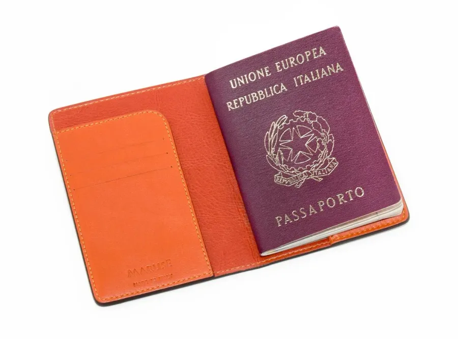 obrazek 2 Pomarańczowe etui na paszport