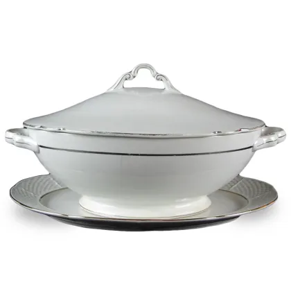 Zdjęcie Ceramiczna waza z wieczkiem owalna na białym tle ze srebrnymi profilami Società Ceramica Italiana - Laveno