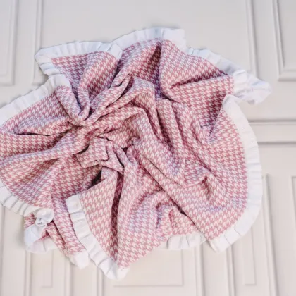 Zdjęcie Kocyk w pepitkę różowo-biały