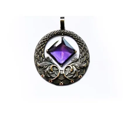 Picture Unique pendant with a violet zirconia crystal