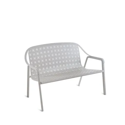 Zdjęcie Stylowa dwuosobowa sofa wykonana z aluminium do ogrodu lub na taras