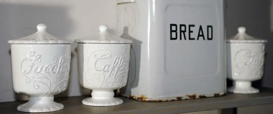 obrazek 4 Różowa patera z kloszem wykonana w retro stylu - Virginia Casa