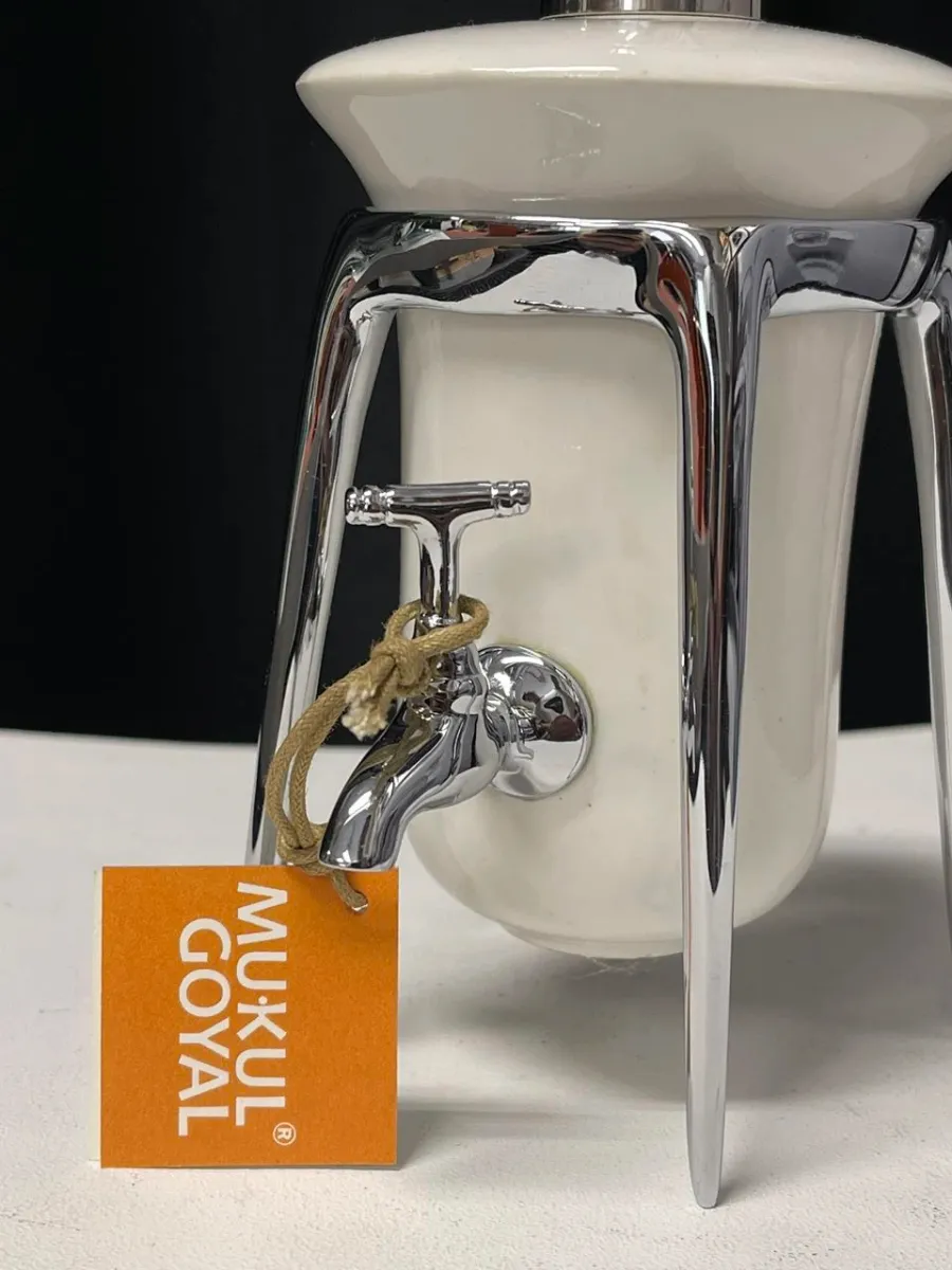 picture 2 Stylish soap dispenser for the bathroom - outlet